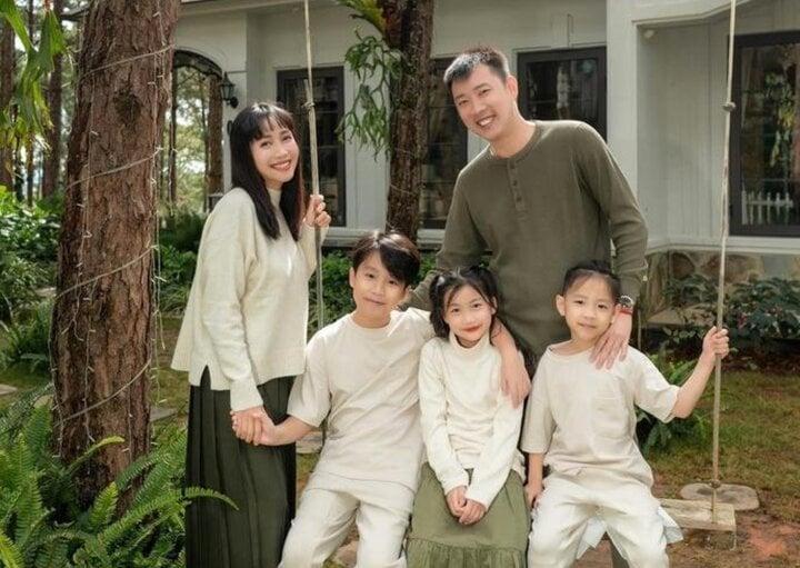 Ốc Thanh Vân từ Australia bay về Việt Nam nhận danh hiệu NSƯT-3