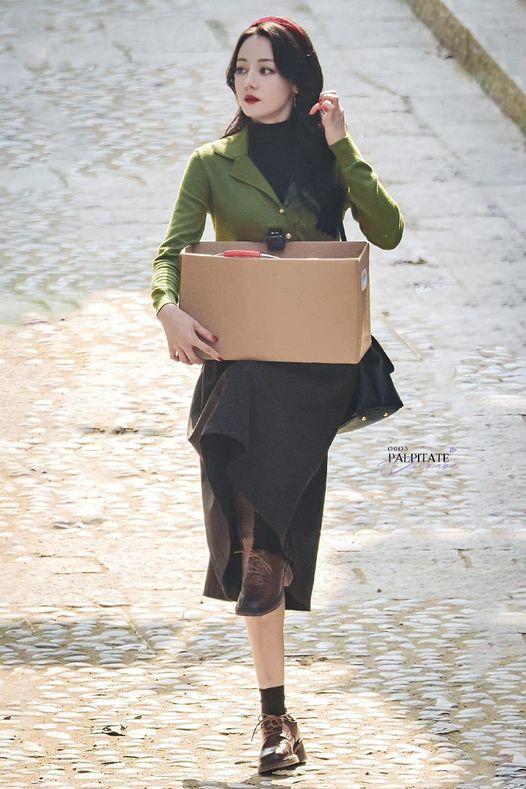 Địch Lệ Nhiệt Ba tựa thiên kim du học về nước, nhan sắc gây bão khi quay show thực tế mới-3