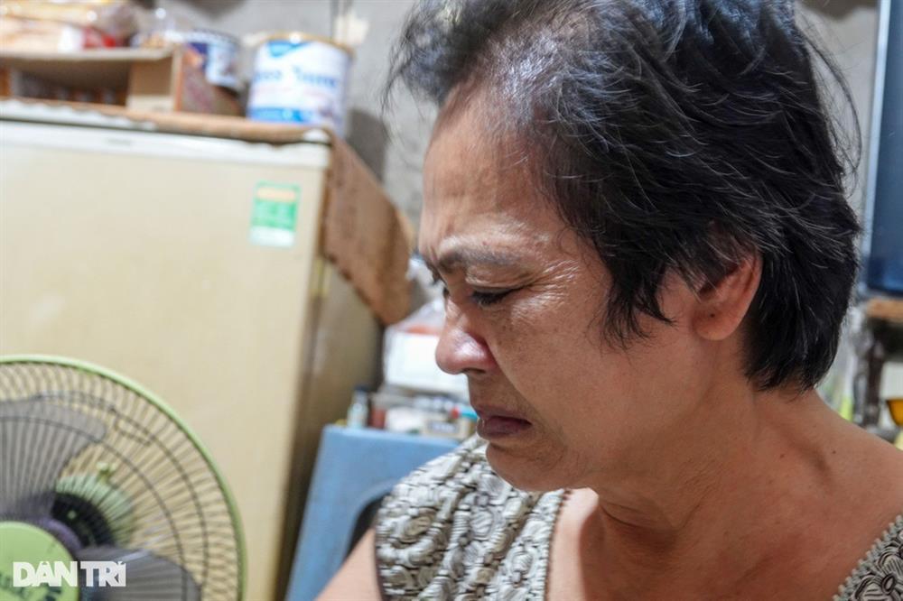 Phòng trọ như lò thiêu, lao động nghèo bật 2 quạt... ngồi thở-2