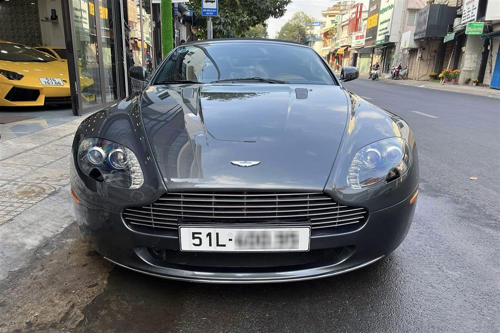 Ông Đặng Lê Nguyên Vũ bất ngờ tậu Aston Martin Vantage mui trần hàng hiếm-1