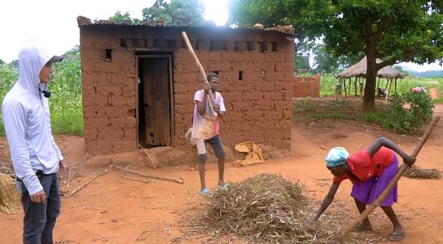 Mua đất, xây nhà tặng cho nhân viên, Quang Linh Vlog được khen tinh tế bởi điều này-1