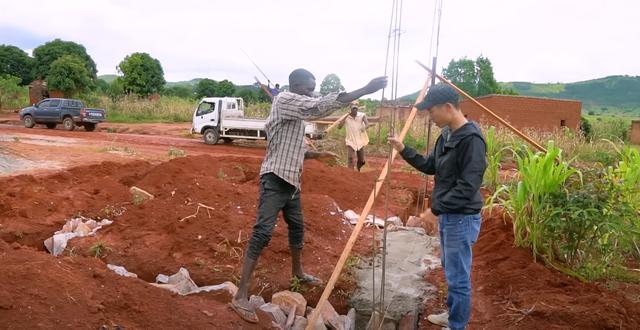 Mua đất, xây nhà tặng cho nhân viên, Quang Linh Vlog được khen tinh tế bởi điều này-5