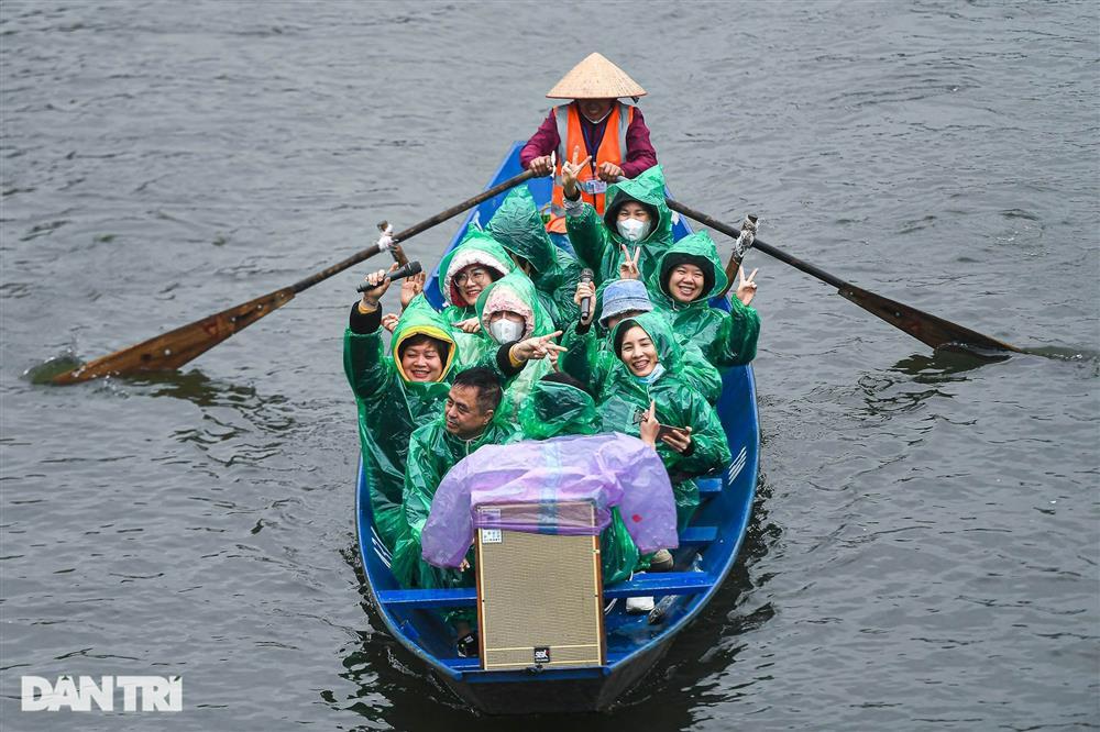 Loa kẹo kéo chát chúa ở chùa Hương: Bên nhớ người tình, bên xin gánh mẹ-1