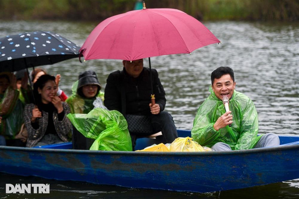 Loa kẹo kéo chát chúa ở chùa Hương: Bên nhớ người tình, bên xin gánh mẹ-2