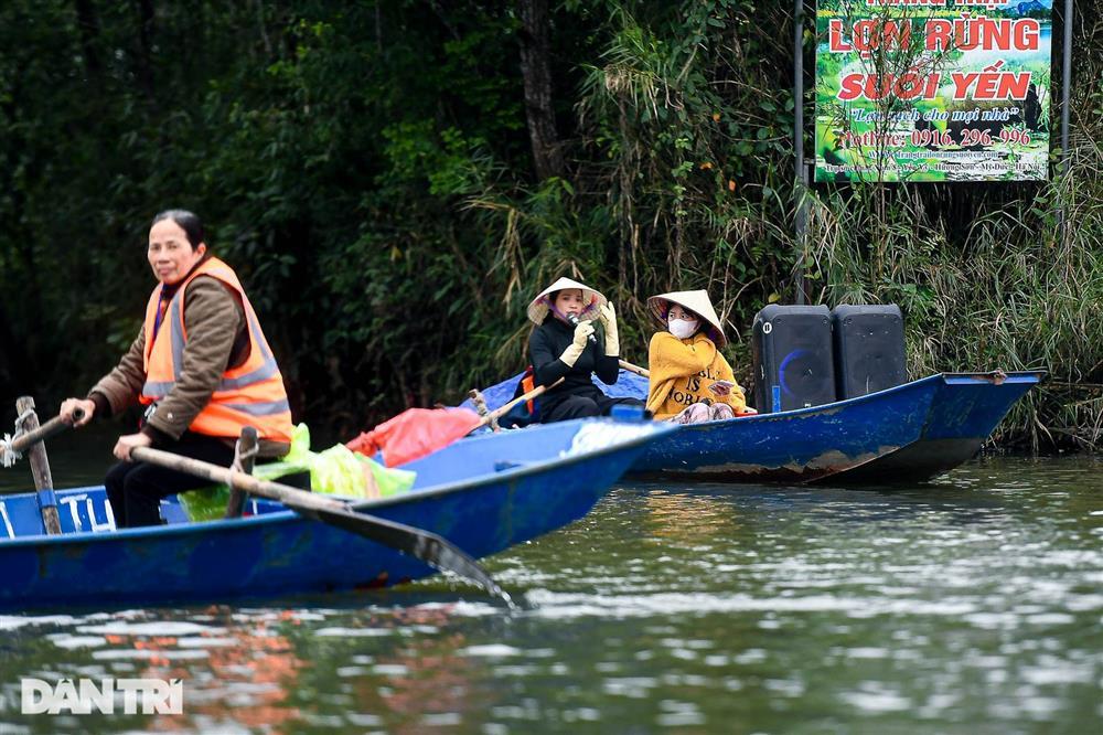 Loa kẹo kéo chát chúa ở chùa Hương: Bên nhớ người tình, bên xin gánh mẹ-4