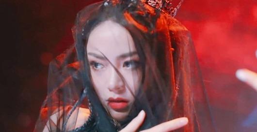 Nữ phụ đẹp lấn lướt Triệu Lộ Tư: Từng được mệnh danh là hắc mã nổi tiếng sau một đêm-9