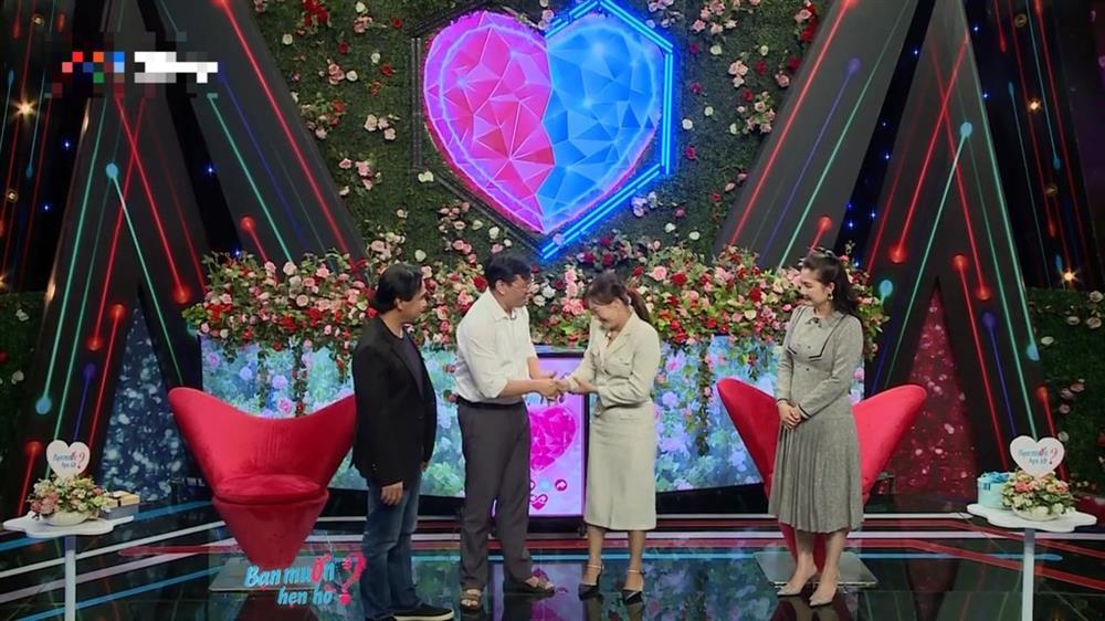 Bà chủ xưởng may từ chối hẹn hò với thầy giáo 40 tuổi, có hai con-2