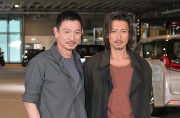 Bất ngờ đào lại khoảnh khắc Lưu Đức Hoa bế và thơm má Tạ Đình Phong-4