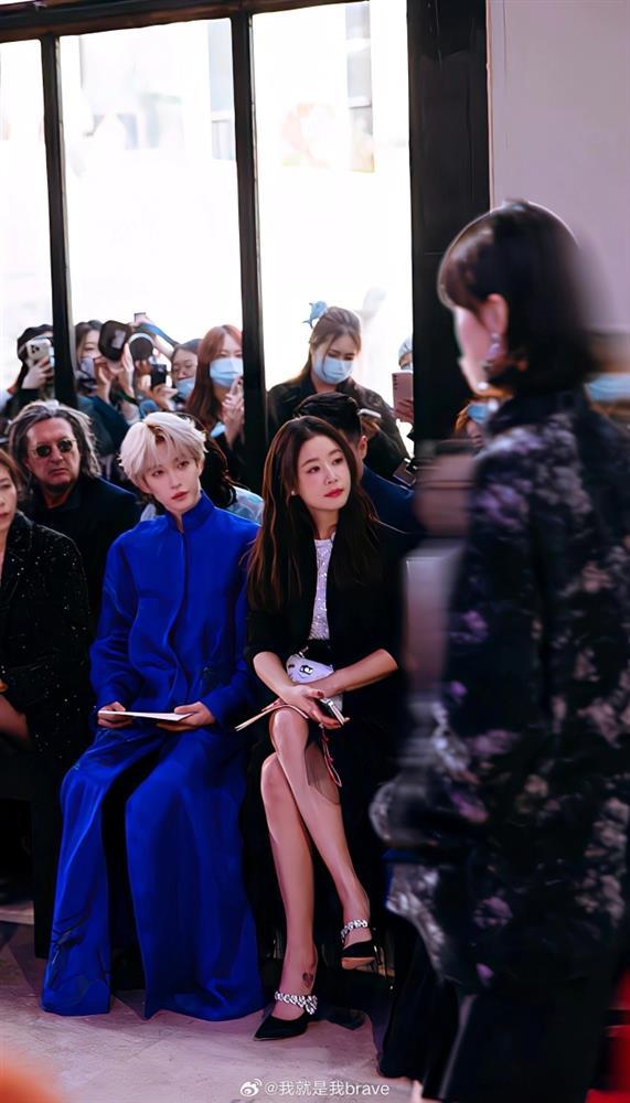 Ảnh chụp lén nhan sắc thật Lâm Tâm Như xuất hiện giữa trời Tây gây sốt cộng đồng mạng-4