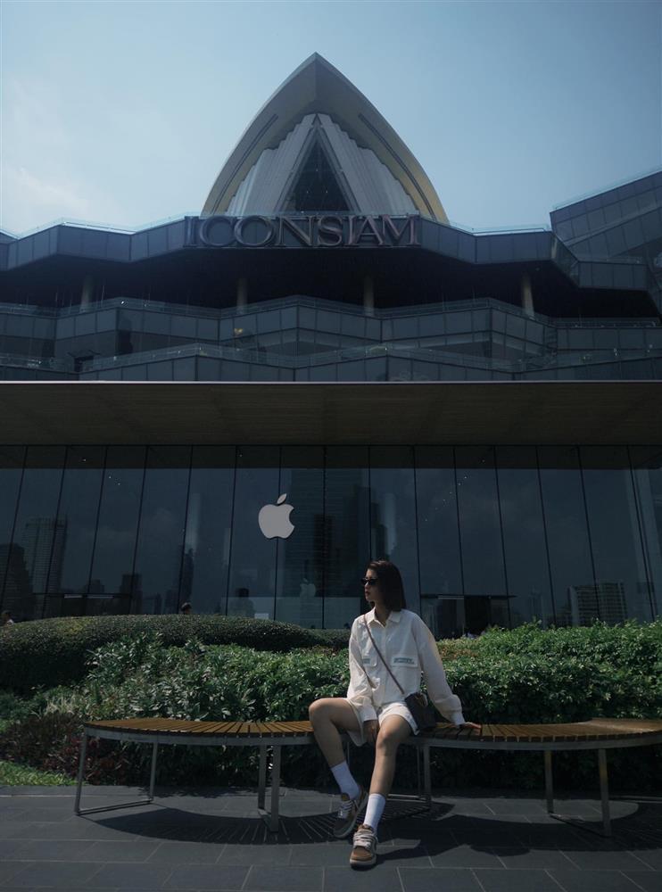 Soi tủ đồ toàn áo phông của bạn gái mới Doãn Quốc Đam-7