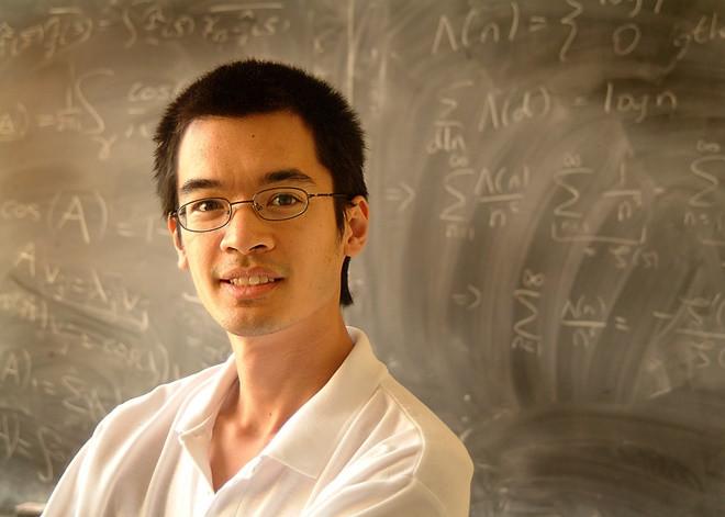 Chàng trai trở thành giáo sư Toán học ở tuổi 24 giờ ra sao?-1