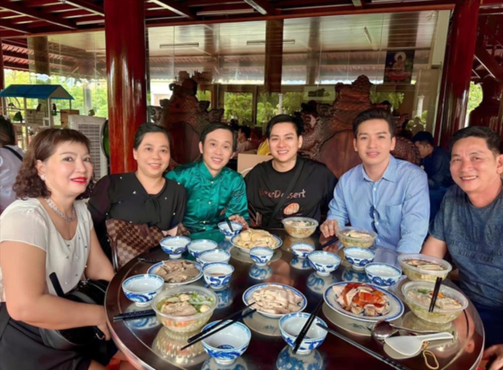 Danh hài Hoài Linh hậu lùm xùm từ thiện: Sống kín tiếng ở tuổi 55, học bồi dưỡng nghề đạo diễn sân khấu-3