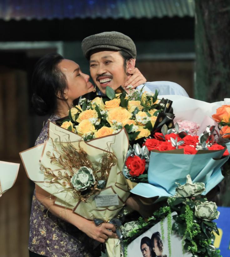 Danh hài Hoài Linh hậu lùm xùm từ thiện: Sống kín tiếng ở tuổi 55, học bồi dưỡng nghề đạo diễn sân khấu-4
