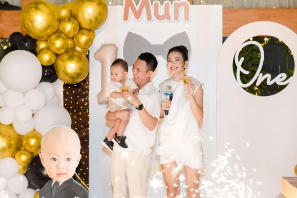 Á hậu Mâu Thủy xả kho loạt ảnh tiệc thôi nôi của quý tử đầu lòng, vóc dáng mẹ bỉm khiến hội chị em ao ước-1