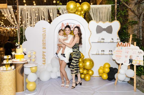 Á hậu Mâu Thủy xả kho loạt ảnh tiệc thôi nôi của quý tử đầu lòng, vóc dáng mẹ bỉm khiến hội chị em ao ước-4