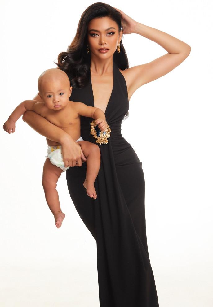 Á hậu Mâu Thủy xả kho loạt ảnh tiệc thôi nôi của quý tử đầu lòng, vóc dáng mẹ bỉm khiến hội chị em ao ước-8