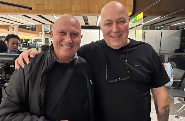 Hành khách lên máy bay sốc vì người ngồi cạnh vừa trùng tên, vừa trông cực giống mình-2