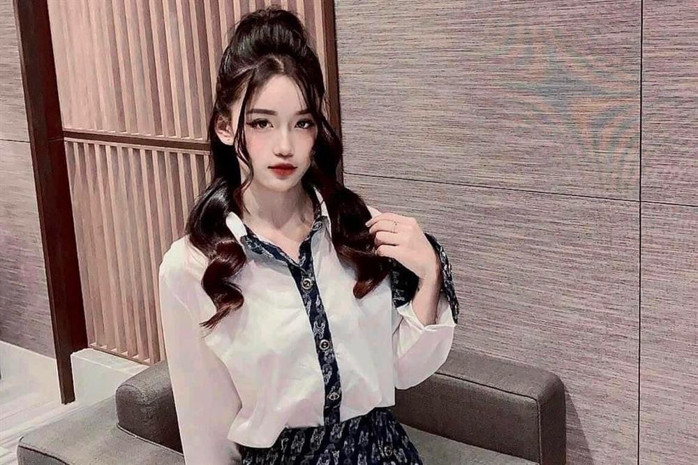 Bạn gái cầu thủ Nguyễn Văn Trường có vẻ ngoài nóng bỏng, cuộc sống xa hoa-1