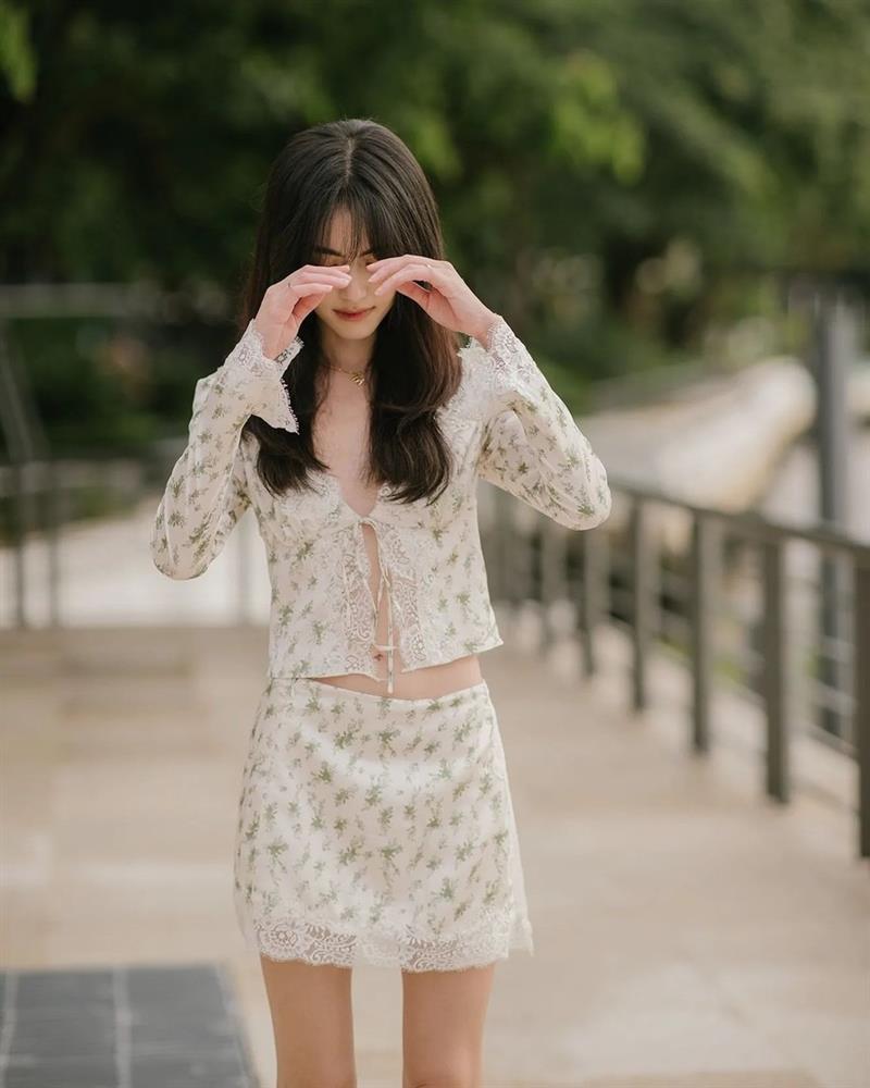 Thời trang diện váy xinh tươi, ăn ảnh của Mai Davika-9