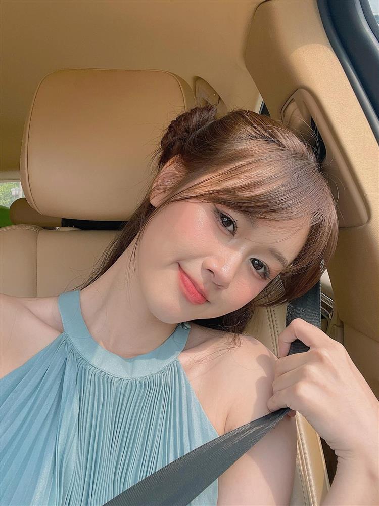 Cô gái mát-xa trong phim Mai: Ngoài đời xinh đẹp, gây sốt vì... mất giọng-8