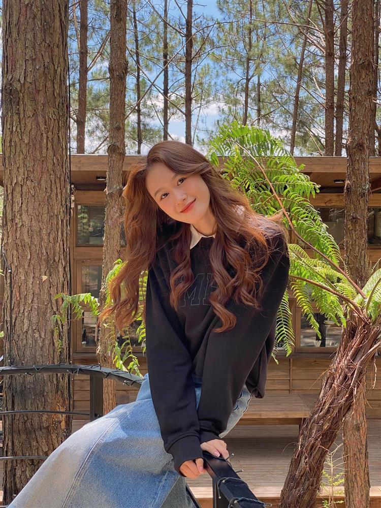 Cô gái mát-xa trong phim Mai: Ngoài đời xinh đẹp, gây sốt vì... mất giọng-10