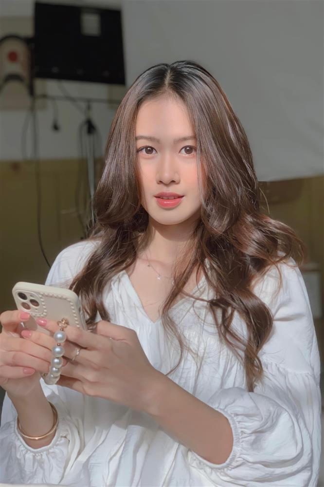 Cô gái mát-xa trong phim Mai: Ngoài đời xinh đẹp, gây sốt vì... mất giọng-12