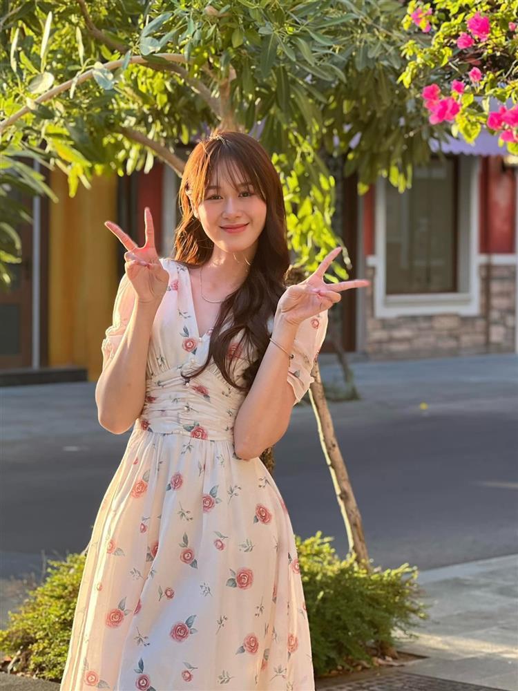 Cô gái mát-xa trong phim Mai: Ngoài đời xinh đẹp, gây sốt vì... mất giọng-7