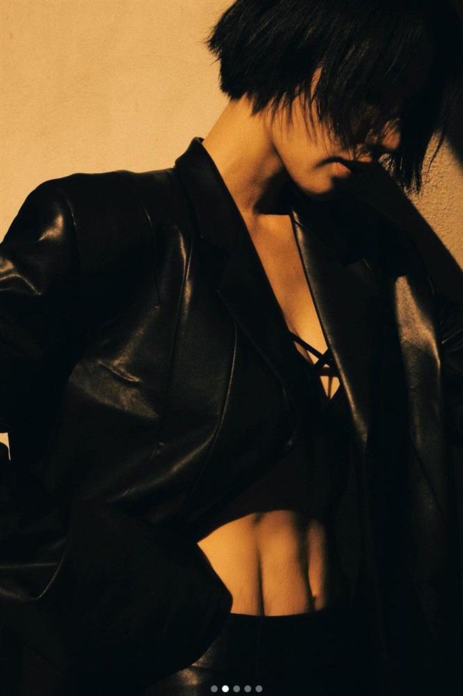 Với vóc dáng siêu thực, cô dâu Hà Nội diện đẹp những trang phục ít ai dám mặc-3