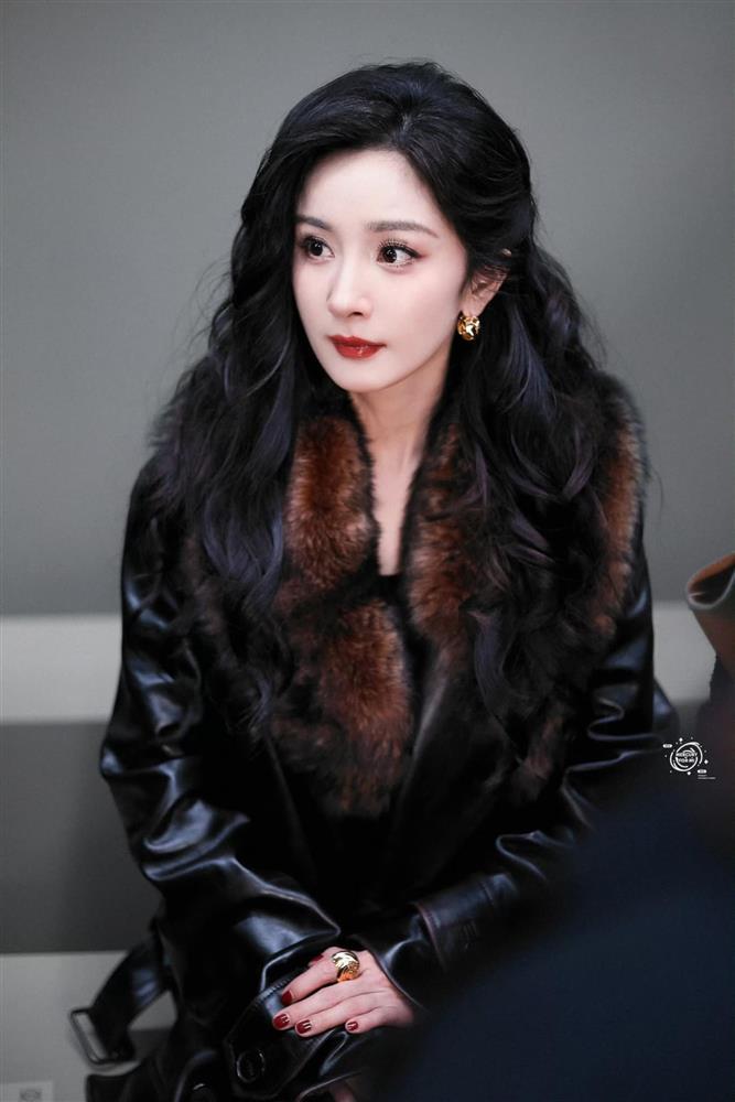 Dương Mịch chiếm spotlight với khí chất đại minh tinh, khiến người hâm mộ không thể rời mắt-2