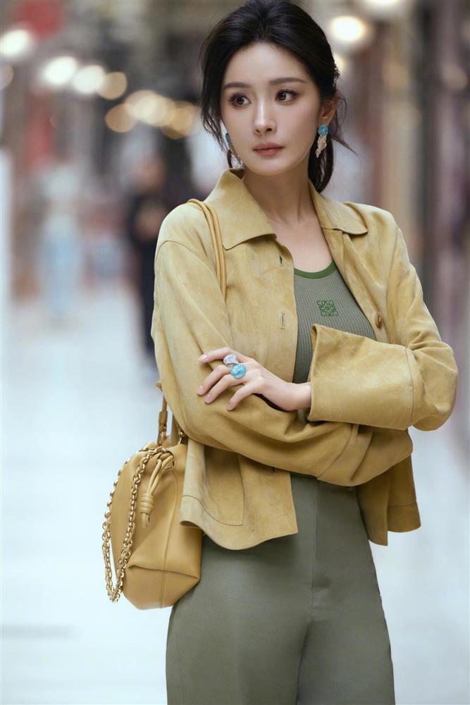 Dương Mịch chiếm spotlight với khí chất đại minh tinh, khiến người hâm mộ không thể rời mắt-5