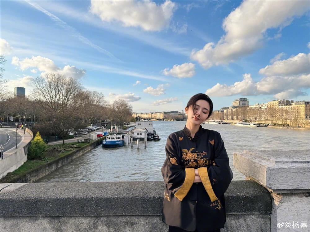 Dương Mịch chiếm spotlight với khí chất đại minh tinh, khiến người hâm mộ không thể rời mắt-6