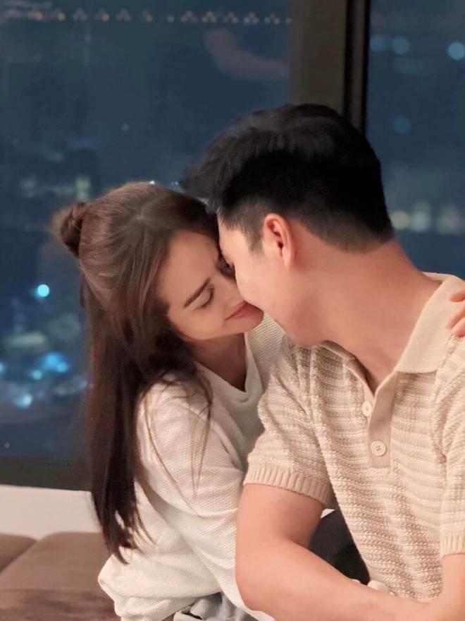 Phản ứng bất ngờ của bà xã Mạnh Trường khi xem chồng tình tứ cầu hôn bạn diễn-1