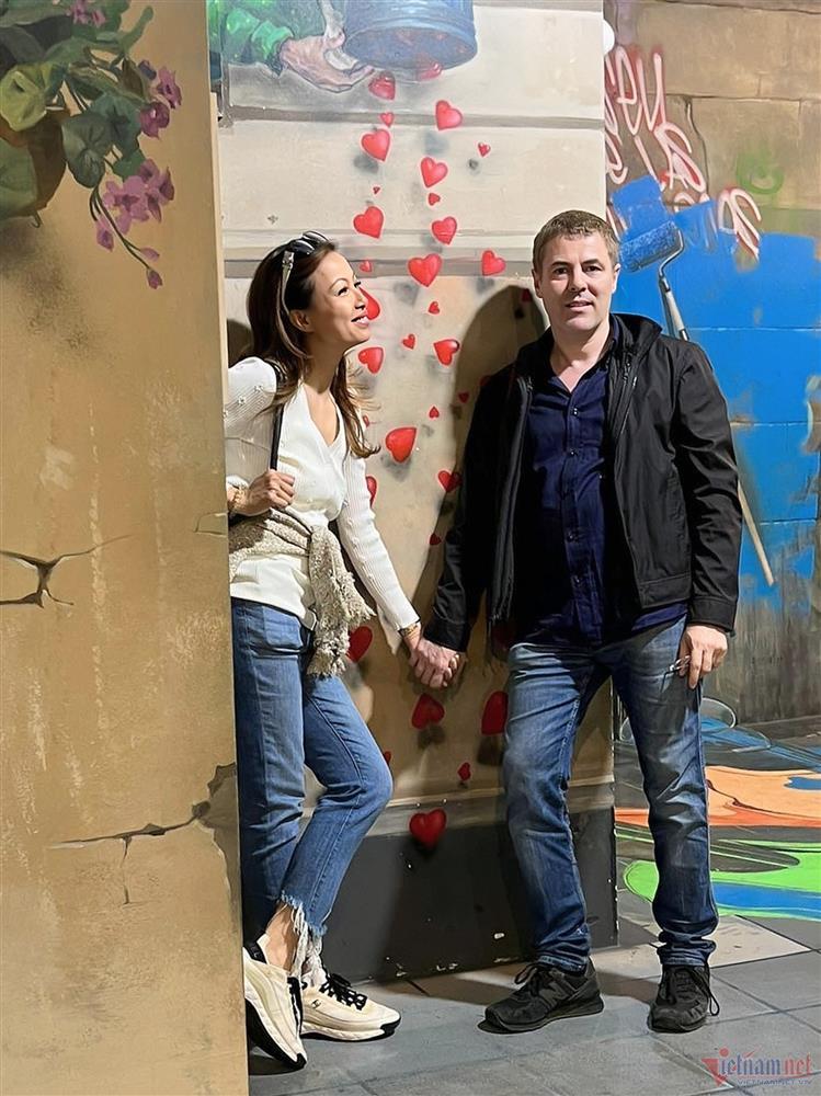 Hoa hậu Ngô Mỹ Uyên và chồng giáo sư Italy không định cưới dù chung sống 13 năm-6