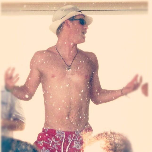 Hoàng tử Harry bị dọa tung ảnh nhạy cảm-2