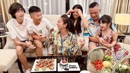 Hoa hậu đông con nhất nhì showbiz Việt: U40 vẫn đẹp nõn nà, cuộc sống viên mãn, sang chảnh-11