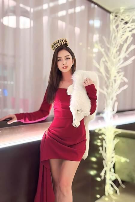 Hoa hậu đông con nhất nhì showbiz Việt: U40 vẫn đẹp nõn nà, cuộc sống viên mãn, sang chảnh-8