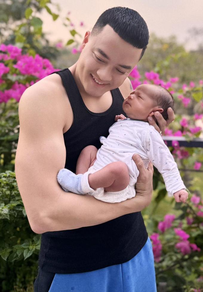 Cao Thái Sơn phủ nhận chuyện làm bố đơn thân, hé lộ đang sống một nhà cùng mẹ của con trai-2