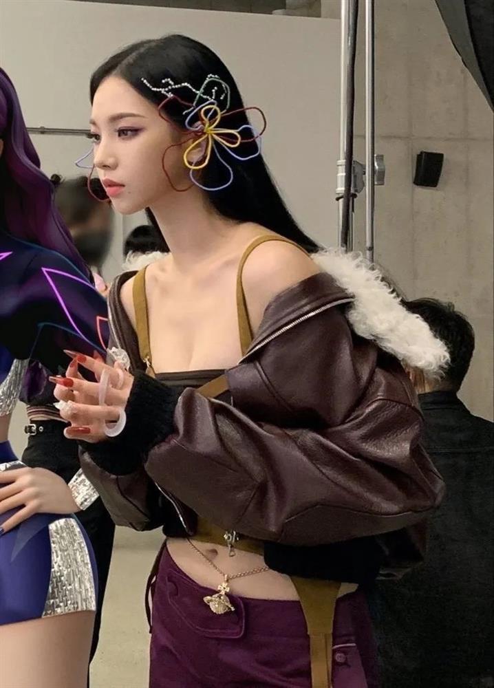 5 idol gầy đến mức phải kẹp ghim quần áo, đặc biệt là người có vòng eo 44cm-2