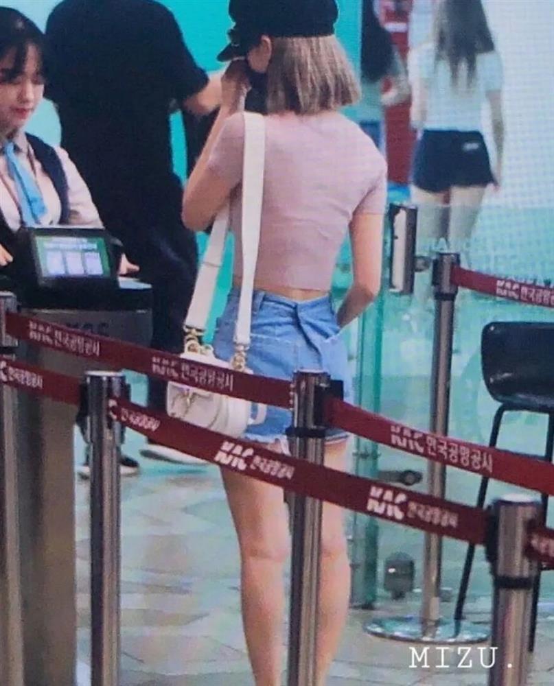 5 idol gầy đến mức phải kẹp ghim quần áo, đặc biệt là người có vòng eo 44cm-5