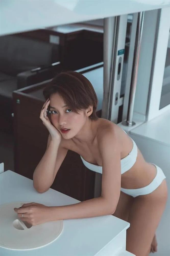 Mỹ nhân Việt minh chứng ngực lép vẫn cực nóng bỏng khi diện bikini-11