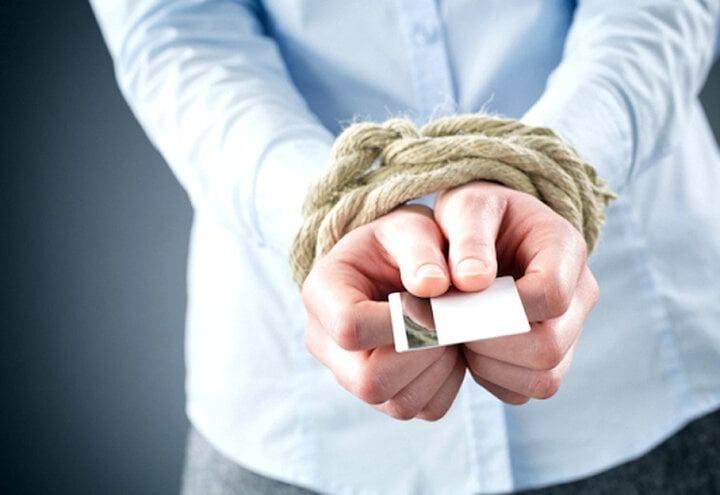 Vợ giữ hết lương, chúng tôi lấy đâu ra tiền mua quà 8/3-1