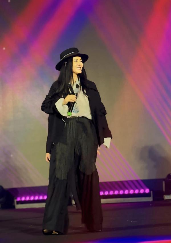 Bống Hồng Nhung quá trẻ đẹp bên Quang Dũng, điều gây chú ý lại là vóc dáng sau Tết của nữ diva nhạc Việt-3