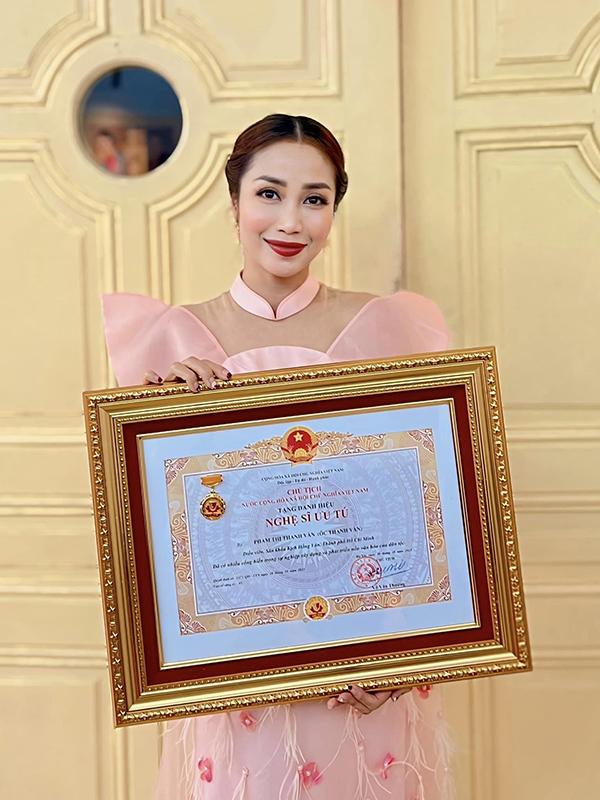 Đời thực mỹ nhân Việt theo chồng sang nước ngoài định cư: Ốc Thanh Vân vừa nhận danh hiệu NSƯT, vẫn quyết định tạm dừng showbiz-1