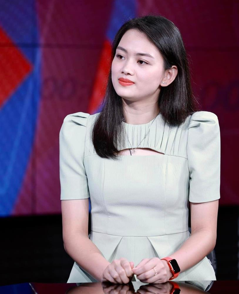 Nguyễn Thu Hoài: Hoa khôi bóng chuyền học kinh tế, mê dạy tiếng Anh-4