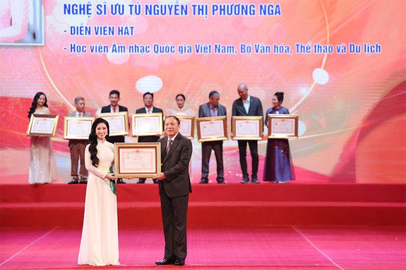 NSƯT Phương Nga: Thành công là nhờ 95% nỗ lực mà thành-1