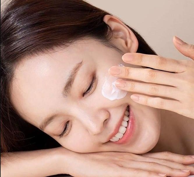 Cách bôi kem chống nắng vừa ngăn sạm da lại chống lão hóa hiệu quả-1