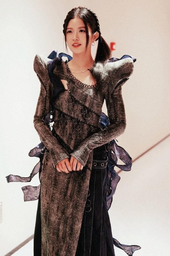 Suni Hạ Linh lọt hot search Weibo khi xuất hiện tại Đạp gió 2024-1