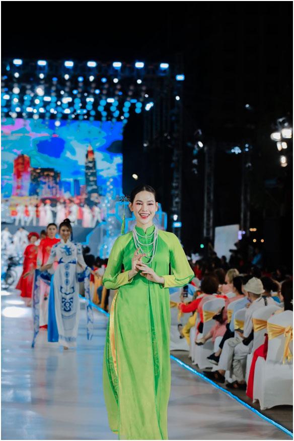 NTK Vũ Thảo Giang trình diễn khai mạc Lễ Hội Áo dài TP HCM-7