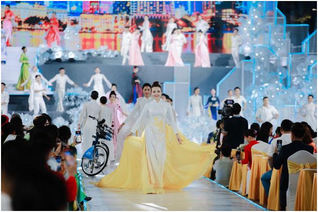 NTK Vũ Thảo Giang trình diễn khai mạc Lễ Hội Áo dài TP HCM-2