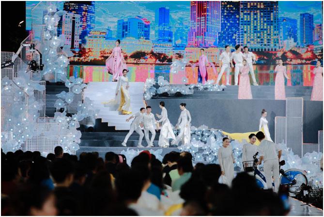 NTK Vũ Thảo Giang trình diễn khai mạc Lễ Hội Áo dài TP HCM-3